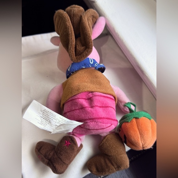 🐷🎃 Vintage Disney Cowboy Piglet Plush – Halloween 2000 Edition (8”) 🤠✨ - Picture 10 of 15